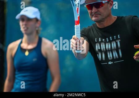 Elise Mertens und ihr Trainer David Taylor bildeten ein Bild während eines Trainings im Vorfeld der Secound-Runde beim Tennis Grand Slam „Australian Open“ am Mittwoch, den 16. Januar 2019 in Melbourne Park, Australien. Der erste Grand Slam der Saison findet vom 14. Bis 27. Januar statt. BELGA FOTO PATRICK HAMILTON Stockfoto