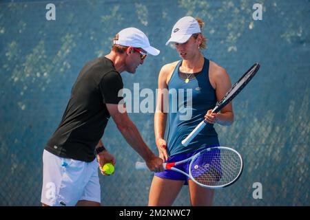 Elise Mertens und ihr Trainer David Taylor bildeten ein Bild während eines Trainings im Vorfeld der Secound-Runde beim Tennis Grand Slam „Australian Open“ am Mittwoch, den 16. Januar 2019 in Melbourne Park, Australien. Der erste Grand Slam der Saison findet vom 14. Bis 27. Januar statt. BELGA FOTO PATRICK HAMILTON Stockfoto