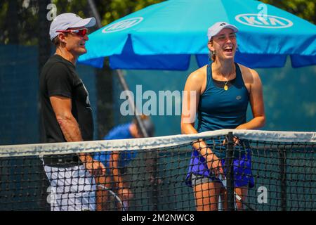 Elise Mertens und ihr Trainer David Taylor bildeten ein Bild während eines Trainings im Vorfeld der Secound-Runde beim Tennis Grand Slam „Australian Open“ am Mittwoch, den 16. Januar 2019 in Melbourne Park, Australien. Der erste Grand Slam der Saison findet vom 14. Bis 27. Januar statt. BELGA FOTO PATRICK HAMILTON Stockfoto