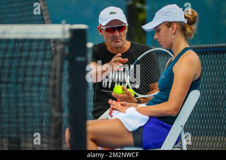 Elise Mertens und ihr Trainer David Taylor bildeten ein Bild während eines Trainings im Vorfeld der Secound-Runde beim Tennis Grand Slam „Australian Open“ am Mittwoch, den 16. Januar 2019 in Melbourne Park, Australien. Der erste Grand Slam der Saison findet vom 14. Bis 27. Januar statt. BELGA FOTO PATRICK HAMILTON Stockfoto