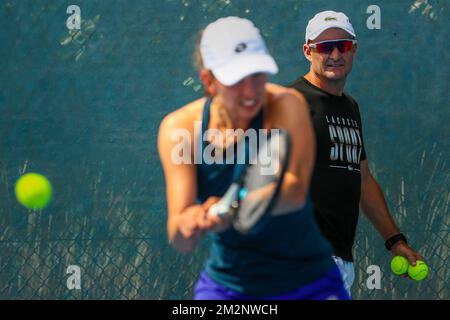Elise Mertens und ihr Trainer David Taylor bildeten ein Bild während eines Trainings im Vorfeld der Secound-Runde beim Tennis Grand Slam „Australian Open“ am Mittwoch, den 16. Januar 2019 in Melbourne Park, Australien. Der erste Grand Slam der Saison findet vom 14. Bis 27. Januar statt. BELGA FOTO PATRICK HAMILTON Stockfoto