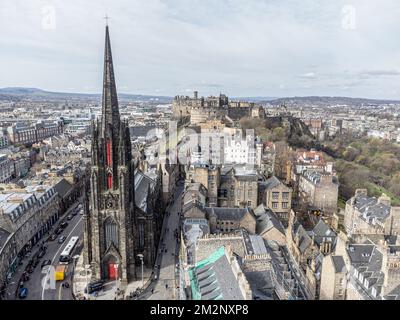 Ein Blick aus der Vogelperspektive auf die alte Royal Mile am Morgen Stockfoto