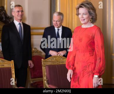 NATO-Generalsekretär Jens Stoltenberg, Vizepremierminister und Minister für auswärtige Angelegenheiten und Verteidigung Didier Reynders und Königin Mathilde von Belgien, abgebildet auf einem Neujahrsempfang, der von der Königlichen Familie für die ständigen Vertreter und Formbeamten der NATO organisiert wurde, im Königspalast am Donnerstag, den 17. Januar 2019 in Brüssel. BELGA FOTO ERIC LALMAND Stockfoto