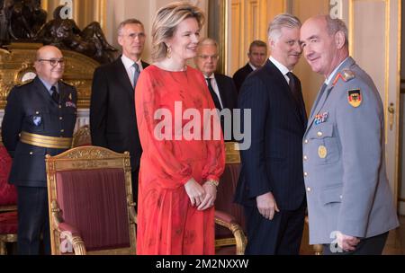 Stuart Peach, Vorsitzender des NATO-Militärkomitees, NATO-Generalsekretär Jens Stoltenberg, Königin Mathilde von Belgien, stellvertretender Ministerpräsident und Minister für auswärtige Angelegenheiten und Verteidigung Didier Reynders, König Philippe - Filip von Belgien und Generalleutnant Hans-Werner Wiermann, abgebildet auf einem Neujahrsempfang, der von der Königlichen Familie für die ständigen Vertreter und Formbeamten der NATO am Donnerstag, den 17. Januar 2019, im Königspalast in Brüssel veranstaltet wird. BELGA FOTO ERIC LALMAND Stockfoto