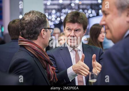 Der flämische Minister für Kultur, Medien und Jugend Sven Gatz, das auf einer Pressekonferenz von WorldDAB, Digital Radio Vlaanderen und maRadio.be über die neue europäische Richtlinie über digitale Radioanlagen in Kraftfahrzeugen auf der Brüsseler Automobilausstellung 97. auf der Brüsseler Expo abgebildet wurde, Freitag, 18. Januar 2019. BELGA FOTO LAURIE DIEFFEMBACQ Stockfoto