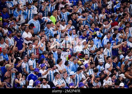 Lusail, Katar. 13.. Dezember 2022. Lusail Torcida Stadium von Argentinien während des Spiels zwischen Argentinien und Kroatien, gültig für das Halbfinale der Weltmeisterschaft, das im Nationalstadion in Lusail, Katar, stattfindet. (Marcio Machado/SPP) Kredit: SPP Sport Press Photo. Alamy Live News Stockfoto