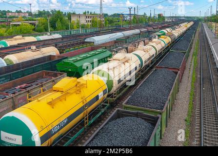 Die Stadt der Halskette. Russland. Wagen am Bahnkreuz Stockfoto