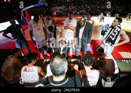 Antwerp's head coach Roel Moors and is giving instructions the basketball match between Antwerp Giants and Brussels, the first semi final of the Belgian Cup competition, Saturday 26 January 2019 in Antwerp. BELGA PHOTO DAVID PINTENS Stock Photo