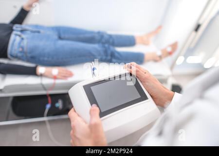Ernährungsberater Hält Plikometrisches Messgerät Stockfoto