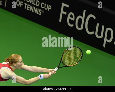 Die belgische Alison Van Uytvanck spielt eine Rückhand bei einem Tennisspiel zwischen der belgischen Alison Van Uytvanck und der französischen Caroline Garcia, dem ersten Gummi des Fed-Cup-Tennistreffens zwischen Belgien und Frankreich, dem Viertelfinale der Weltgruppe am Samstag, den 09. Februar 2019 in Lüttich. BELGA FOTO BENOIT DOPPPAGNE Stockfoto