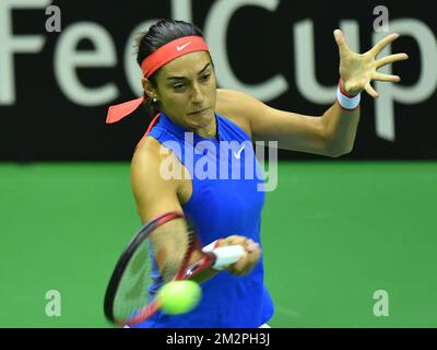 Die französische Caroline Garcia zeigte sich in Aktion während eines Tennisspiels zwischen der belgischen Elise Mertens und der französischen Caroline Garcia, dem dritten Gummi des Fed-Cup-Tennistreffens zwischen Belgien und Frankreich, dem Viertelfinale der Weltgruppe am Sonntag, den 10. Februar 2019 in Lüttich. BELGA FOTO BENOIT DOPPPAGNE Stockfoto