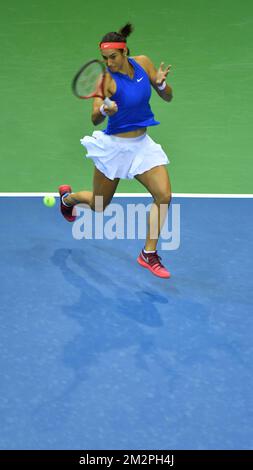 Die französische Caroline Garcia zeigte sich in Aktion während eines Tennisspiels zwischen der belgischen Elise Mertens und der französischen Caroline Garcia, dem dritten Gummi des Fed-Cup-Tennistreffens zwischen Belgien und Frankreich, dem Viertelfinale der Weltgruppe am Sonntag, den 10. Februar 2019 in Lüttich. BELGA FOTO BENOIT DOPPPAGNE Stockfoto