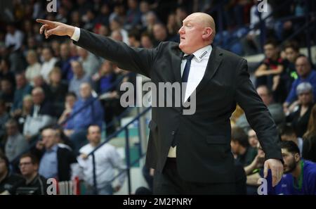 Mons Cheftrainer Daniel Goethals Gesten während des Basketballspiels zwischen Mons-Hainaut und Spirou-Charleroi am Samstag, den 16. Februar 2019 in Mons, am 17. Tag des belgischen Korbwettbewerbs „EuroMillions League“. BELGA PHOTO VIRGINIE LEFOUR Stockfoto