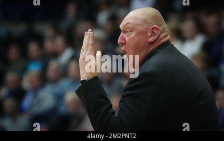 Mons Cheftrainer Daniel Goethals Gesten während des Basketballspiels zwischen Mons-Hainaut und Spirou-Charleroi am Samstag, den 16. Februar 2019 in Mons, am 17. Tag des belgischen Korbwettbewerbs „EuroMillions League“. BELGA PHOTO VIRGINIE LEFOUR Stockfoto