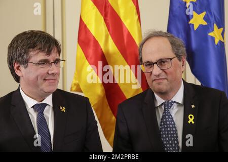 Katalanische Führungspersönlichkeit im Exil Carles Puigdemont und Präsident von Katalonien Quim Torra auf einer Pressekonferenz in Brüssel am Montag, den 18. Februar 2019. BELGA FOTO THIERRY ROGE Stockfoto