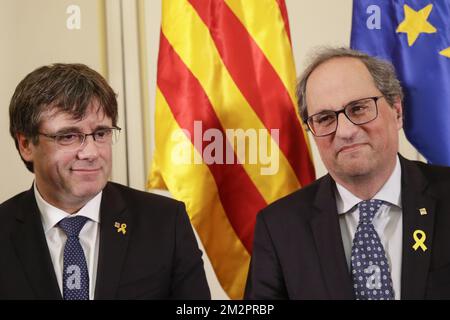 Katalanische Führungspersönlichkeit im Exil Carles Puigdemont und Präsident von Katalonien Quim Torra auf einer Pressekonferenz in Brüssel am Montag, den 18. Februar 2019. BELGA FOTO THIERRY ROGE Stockfoto