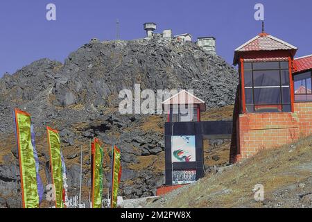 Internationale Grenze und eigentliche Kontrolllinie zwischen indien und china am nathu la Pass wird das erbitterte Schlachtfeld von 1967 zu einem beliebten Touristenziel Stockfoto