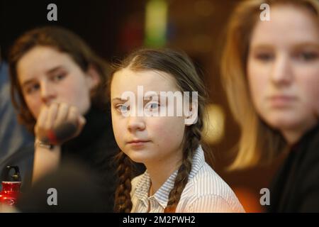 Die schwedische Klimaaktivistin Greta Thunberg zeigte sich auf einer Pressekonferenz im Anschluss an eine von "Jugend für Klima" organisierte Schülerstreikaktion, in der die Schüler aufgefordert wurden, Unterricht zu schwänzen, um gegen mangelndes Klimabewusstsein zu protestieren, am Donnerstag, den 21. Februar 2019 in Brüssel. Das ist das siebte Mal in Folge, dass die Jugendlichen am Donnerstag auf die Straße gehen. Die Aktion ist inspiriert vom „Schulstreik“ der schwedischen 15-jährigen Greta, die sich heute den Protesten in Brüssel anschließt. BELGA FOTO NICOLAS MAETERLINCK Stockfoto
