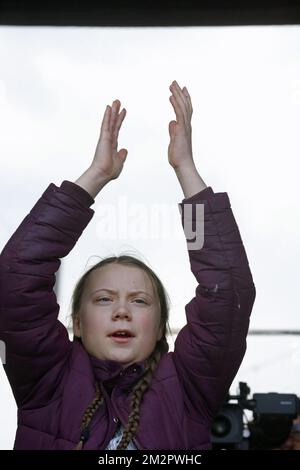 Die schwedische Klimaaktivistin Greta Thunberg zeigte sich auf einer Pressekonferenz im Anschluss an eine von "Jugend für Klima" organisierte Schülerstreikaktion, in der die Schüler aufgefordert wurden, Unterricht zu schwänzen, um gegen mangelndes Klimabewusstsein zu protestieren, am Donnerstag, den 21. Februar 2019 in Brüssel. Das ist das siebte Mal in Folge, dass die Jugendlichen am Donnerstag auf die Straße gehen. Die Aktion ist inspiriert vom „Schulstreik“ der schwedischen 15-jährigen Greta, die sich heute den Protesten in Brüssel anschließt. BELGA FOTO NICOLAS MAETERLINCK Stockfoto
