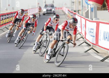 Lotto-Soudal-Fahrer in der ersten Etappe des Radrennens „UAE Tour“ 2019, einem 16km-km-Teamversuch auf der Al Hudayriat Island in Abu Dhabi, Vereinigte Arabische Emirate, Sonntag, 24. Februar 2019. Die diesjährige Ausgabe findet vom 24. Februar bis zum 2. März statt. BELGA FOTO YUZURU SUNADA FRANCE RAUS Stockfoto