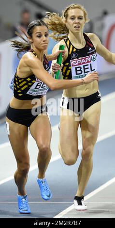 Die belgische Camille Laus und die belgische Margo Van Puyvelde wurden am dritten und letzten Tag der europäischen Leichtathletik-Hallenmeisterschaft in Glasgow, Schottland, am Sonntag, den 03. März 2019 in Aktion beim Staffelrennen für Frauen im Wert von 400 m gezeigt. Die Meisterschaften finden vom 1. Bis 3. März statt. BELGA FOTO BENOIT DOPPPAGNE Stockfoto