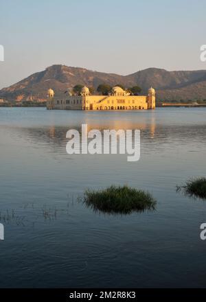 Restaurierte Jal Mahal oder Wasser Palast Mann Sagar See Jaipur Rajasthan Indien Stockfoto