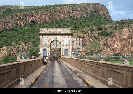 Johannesburg. 13.. Dezember 2022. Dieses Foto wurde am 13. Dezember 2022 aufgenommen und zeigt den Hartbeespoort Dam in der Nordwestprovinz Südafrikas. Kredit: Shiraaz Mohamed/Xinhua/Alamy Live News Stockfoto