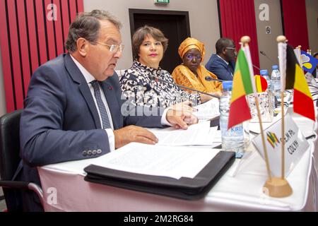 Der belgische Botschafter im Senegal Philippe Colyn, Staatssekretär der Region Brüssel, Cecile Jodogne, der senegalesische Minister für Investitionsförderung, Khoudia Mbaye, und der senegalesische Botschafter in Belgien, Amadou Diop, die bei der Eröffnung eines "wirtschaftlichen und kommerziellen Attaches" in der belgischen Botschaft abgebildet wurden, Am zweiten Tag einer dreitägigen multisektoralen Wirtschaftsmission der Region Brüssel in Dakar, Senegal, Donnerstag, den 21. März 2019. BELGA FOTO HATIM KAGHAT Stockfoto