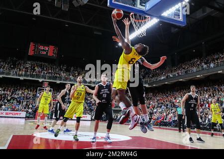 Antwerp's Jae'sean Tate scores with a dunk during the basketball match between Antwerp Giants and Russian team BC Nizhny Novgorod, the return game of the quarterfinals of the Basket Champions League Men competition, Wednesday 03 April 2019 in Antwerp. Antwerp won the first leg 68-83, a difference of 15 points. BELGA PHOTO DAVID PINTENS Stock Photo