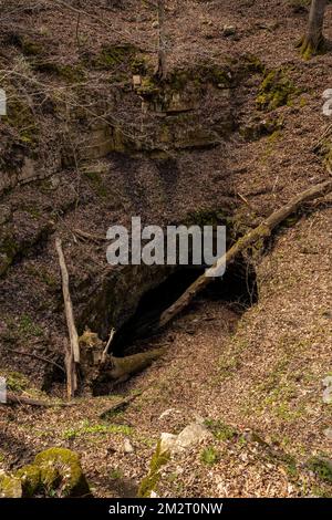 Eingestürzter Eintritt zum Mammoth Cave National Park Stockfoto