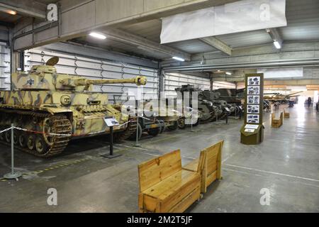 Die Abbildung zeigt Panzer in der Bastogne Barracks, die zum Weltkulturerbe gehören. Hier findet eine Pressekonferenz statt, auf der der Zeitplan für die Aktivitäten zum Gedenken an den 75.. Jahrestag der Befreiung, das Ende des Zweiten Weltkriegs, am Mittwoch, den 17. April 2019 in Bastogne bekannt gegeben wird. BELGA FOTO JEAN-LUC FLEMAL Stockfoto