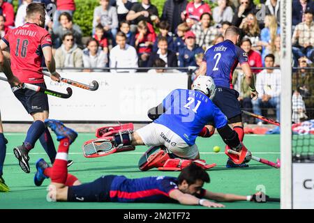 Dragons' Tobias Walter, Leopolds Dorian Thierry und Dragons' Shane O'Donoghue, in Aktion während eines Hockeyspiels zwischen KHC Dragons und Royal Leopold, einem Halbfinalspiel der „Audi League“ des belgischen Hockeywettbewerbs am Mittwoch, den 01. Mai 2019 in Brasschaat. BELGA FOTO LAURIE DIEFFEMBACQ Stockfoto