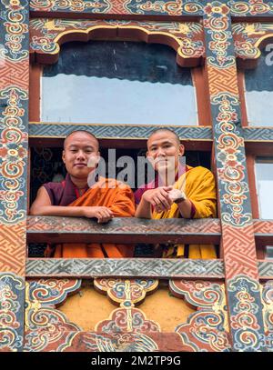 Zwei Mönche im buddhistischen Institut von Nalanda und im Kloster Bhutan Stockfoto