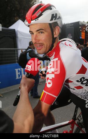 Der belgische Victor Campenaerts von Lotto Soudal spricht mit der Presse in der achten Etappe des Radrennen Giro D'Italia 101., 239km vom Tortoreto Lido nach Pesaro, Italien, Samstag, 18. Mai 2019. BELGA FOTO YUZURU SUNADA FRANCE RAUS Stockfoto