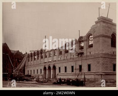 Facade showing installed cornice, Boylston and Dartmouth St corner, construction of the McKim Building , Public libraries, Building construction, Cornices, Facades, Boston Public Library Stock Photo