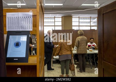 Illustration picture shows the touch screen of a computer for electronic voting, at a polling station in Koekelberg, Brussels, Sunday 26 May 2019. Belgium holds regional, federal and European elections on Sunday. BELGA PHOTO HATIM KAGHAT Stock Photo
