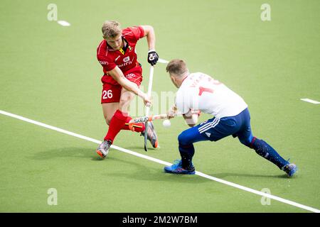 Belgium's Victor Wegnez and Britain's Sam Ward fight for the ball during a field hockey game between Belgium's Red Lions and Great Britain, Thursday 30 May 2019 in Wilrijk, Antwerp, game 7/14 of the men's FIH Pro League competition. BELGA PHOTO JASPER JACOBS Stock Photo