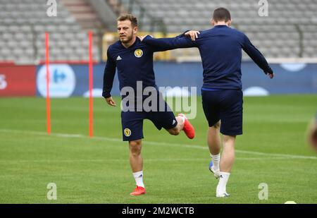 Ryan Fraser aus Schottland und Andrew Robertson aus Schottland wurden während eines Trainings der schottischen Fußballnationalmannschaft am Montag, den 10. Juni 2019 in Brüssel gezeigt. Morgen trifft das Team die belgischen Red Devils in einem Qualifikationsspiel zur UEFA Euro 2020. BELGA PHOTO VIRGINIE LEFOUR Stockfoto