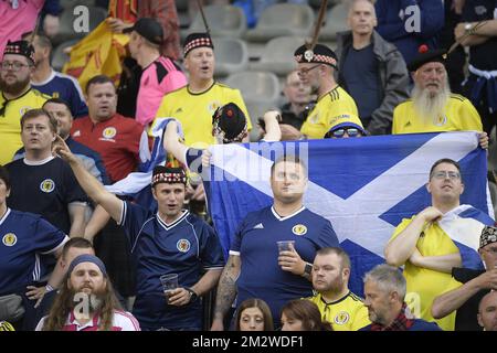 Schottische Fans wurden zu Beginn eines Fußballspiels zwischen der belgischen Nationalmannschaft Red Devils und Schottland am Dienstag, den 11. Juni 2019 in Brüssel, einem Qualifikationsspiel der UEFA Euro 2020, gezeigt. BELGA FOTO YORICK JANSENS Stockfoto