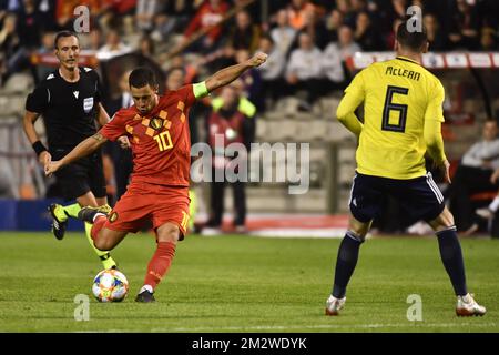 Eden Hazard aus Belgien und Kenny McLean aus Schottland wurden während eines Fußballspiels zwischen der belgischen Nationalmannschaft The Red Devils und Schottland am Dienstag, den 11. Juni 2019 in Brüssel, einem Qualifikationsspiel der UEFA Euro 2020, gezeigt. BELGA FOTO DIRK WAEM Stockfoto