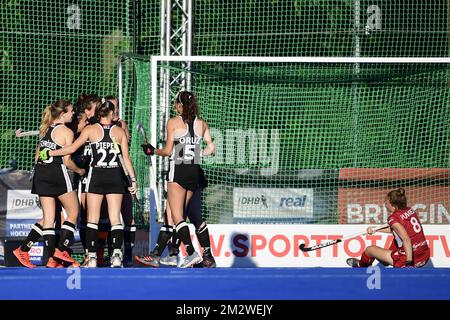 Die deutschen Spieler feiern am Mittwoch, den 12. Juni 2019, ein Feldhockeyspiel zwischen Deutschland und den belgischen Roten Panthers in Krefeld, Spiel 13/16 des Frauenwettbewerbs FIH Pro League. BELGA FOTO YORICK JANSENS Stockfoto