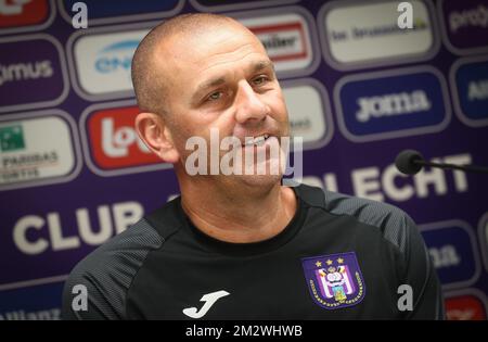 Simon Davies, Cheftrainer von Anderlecht, wurde auf einer Pressekonferenz des Jupiler Pro League-Teams RSC Anderlecht vorgestellt, um seinen neuen Cheftrainer am Montag, den 17. Juni 2019 in Brüssel vorzustellen. BELGA PHOTO VIRGINIE LEFOUR Stockfoto