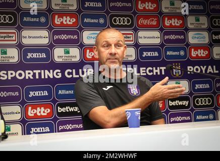 Simon Davies, Cheftrainer von Anderlecht, wurde auf einer Pressekonferenz des Jupiler Pro League-Teams RSC Anderlecht vorgestellt, um seinen neuen Cheftrainer am Montag, den 17. Juni 2019 in Brüssel vorzustellen. BELGA PHOTO VIRGINIE LEFOUR Stockfoto