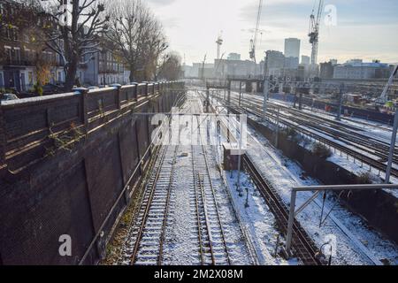 London, UK. 14th December 2022. Empty train tracks in Camden are covered in snow and ice as the rail strikes continue across the UK amid freezing temperatures. Credit: Vuk Valcic/Alamy Live News Stock Photo