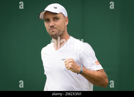 Der belgische Steve Darcis reagiert während des Spiels zwischen dem belgischen Steve Darcis und der deutschen Mischa Zverev in der ersten Runde der MännerSingles beim Grand-Slam-Tennisturnier 2019 in Wimbledon im All England Tennis Club, im Südwesten Londons, Großbritannien, Montag, 01. Juli 2019. BELGA FOTO BENOIT DOPPPAGNE Stockfoto