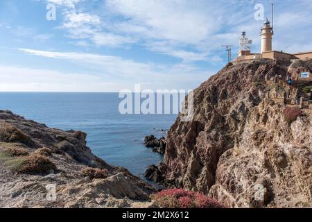 Blick auf den Leuchtturm Mesa de Roldan im Nationalpark Cabo de Gata, Provinz Almeria, Andalusien, Spanien Stockfoto