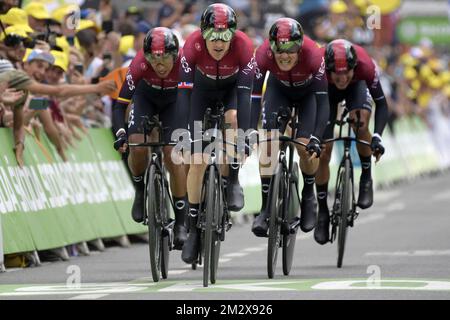 Kolumbianischer Egan Bernal von Team Ineos, britischer Geraint Thomas von Team Ineos, niederländischer Dylan van Baarle von Team Ineos und spanischer Jonathan Castroviejo von Team Ineos, die bei der Ankunft der zweiten Etappe des Radrennen Tour de France 106. abgebildet wurden, Ein 27,6km-Team-Zeitversuch in Brüssel, Belgien, Sonntag, den 07. Juli 2019. Die diesjährige Tour de France beginnt in Brüssel und findet vom 6.. Juli bis 28.. Juli statt. BELGA FOTO YORICK JANSENS Stockfoto