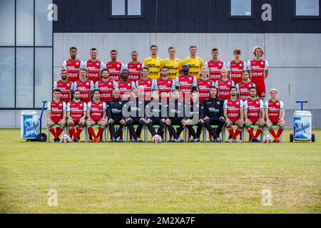 Oben L-R; 03 Essevees Marvin Baudry; 04 Essevees Michael Heylen; 33 Essevees Cameron Humphreys; 11 Essevees Nill De Pauw; 25 Essevees Torhüter Louis Bostyn; 01 24 Essevees Torhüter Sammy Bossut; 44 Essevees Nill De Pauw; Esseveis Sekos Zehns; Esseseseotototees (Esseototototototees); Esseu-57; Esseotototototototototototototeeeeeeeeeeeeeeeeeeeeeeeeeeeeeeeeeeeees 22 Essevee's Florian Tardieu; 05 Essevee's Damien Marcq; 23 Essevee's Marco Burki; 27 Essevee's Dimitri Oberlin; 02 Essevee's Davy De Fauw; 12 Essevee's George Timotheou; 21 41 Essevee's Ibrahima Seck; 20 Essevees Davy De Fauw; Henrik Bissejordal; 17 Essevee's Essevee Mikrik Sojordo's Stockfoto