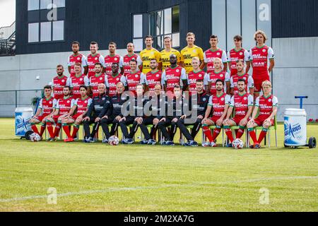 Oben L-R; 03 Essevees Marvin Baudry; 04 Essevees Michael Heylen; 33 Essevees Cameron Humphreys; 11 Essevees Nill De Pauw; 25 Essevees Torhüter Louis Bostyn; 01 24 Essevees Torhüter Sammy Bossut; 44 Essevees Nill De Pauw; Esseveis Sekos Zehns; Esseseseotototees (Esseototototototees); Esseu-57; Esseotototototototototototototeeeeeeeeeeeeeeeeeeeeeeeeeeeeeeeeeeeees 22 Essevee's Florian Tardieu; 05 Essevee's Damien Marcq; 23 Essevee's Marco Burki; 27 Essevee's Dimitri Oberlin; 02 Essevee's Davy De Fauw; 12 Essevee's George Timotheou; 21 41 Essevee's Ibrahima Seck; 20 Essevees Davy De Fauw; Henrik Bissejordal; 17 Essevee's Essevee Mikrik Sojordo's Stockfoto