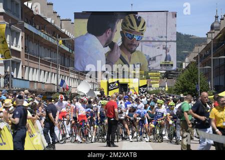 Abbildung zeigt die Abfahrt der fünften Etappe des Radrennens Tour de France 106., 175,5 km von Saint-die-des-Vosges nach Colmar, Mittwoch, 10. Juli 2019. Die diesjährige Tour de France beginnt in Brüssel und findet vom 6.. Juli bis 28.. Juli statt. BELGA FOTO YORICK JANSENS Stockfoto